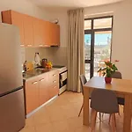 Apartmán 2br Near Big Terrace Free Parking *