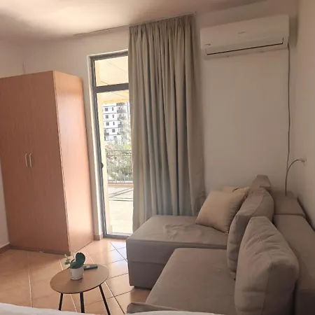 2br Near Big Terrace Free Parking