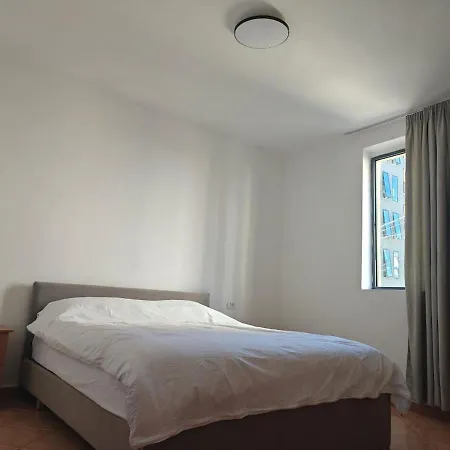 2br Near Big Terrace Free Parking Apartment *