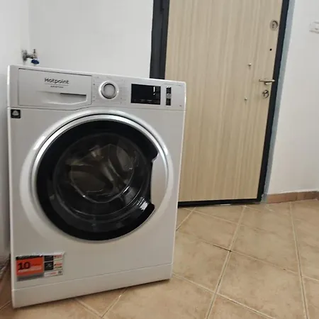 2br Near Big Terrace Free Parking Apartment