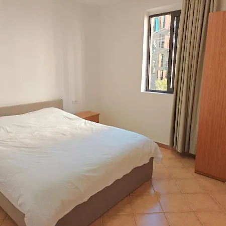 Apartmán 2br Near Big Terrace Free Parking *